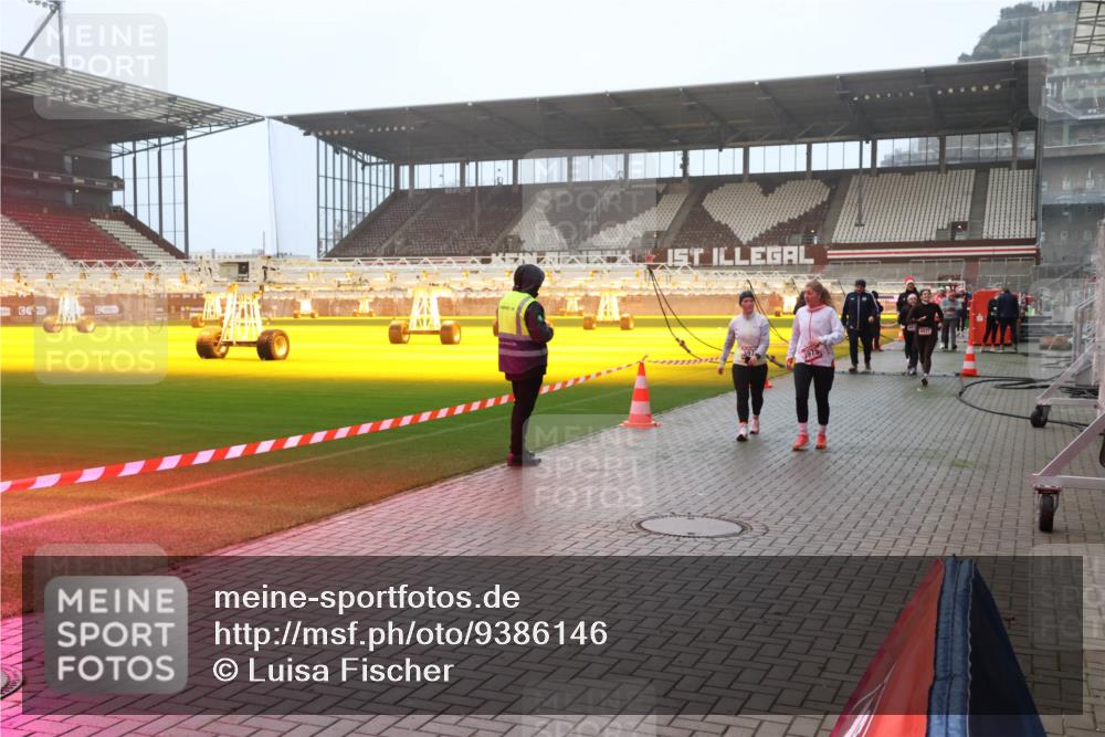 07.12.2025 - St. Pauli X-Mass-Run No. 15 Luisa Fischer http://msf.ph/oto/9386146 07.12.2025 10:19:25 Ziel 243, 264, 269, 721, 1034, 1607, 1671, 2152, 2631, 2925, 3455, 3724, 3862, 3975, 3976, 4330, 4331, 4436, 4437, 4438, 4466, 4473, 4475, 4498, 4521, 4522, 4524, 4547 meine-sportfotos.de
