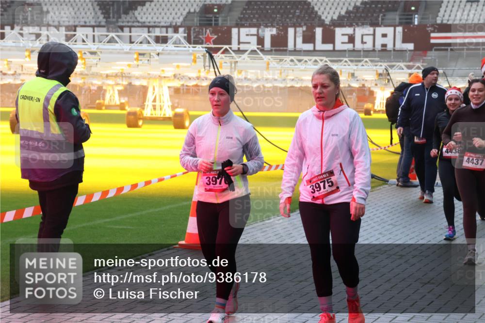 07.12.2025 - St. Pauli X-Mass-Run No. 15 Luisa Fischer http://msf.ph/oto/9386178 07.12.2025 10:19:27 Ziel 3976, 15, 3975, 4438, 4437, 243, 721, 1034, 1607, 1671, 2152, 2631, 2925, 3455, 3724, 3862, 3975, 3976, 4115, 4330, 4331, 4436, 4437, 4438, 4466, 4473, 4475, 4498, 4521, 4522, 4524, 4547 meine-sportfotos.de