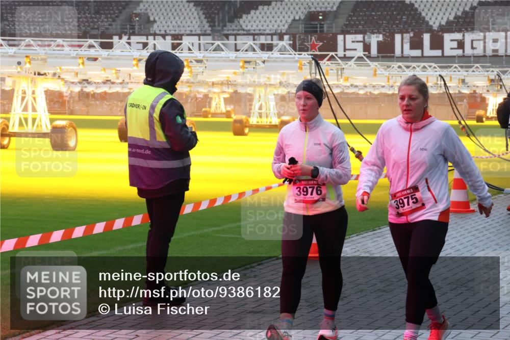 07.12.2025 - St. Pauli X-Mass-Run No. 15 Luisa Fischer http://msf.ph/oto/9386182 07.12.2025 10:19:28 Ziel 3976, 15, 3975, 721, 1034, 1607, 1671, 2152, 2631, 2925, 3455, 3695, 3724, 3862, 3975, 3976, 4115, 4330, 4331, 4436, 4437, 4438, 4466, 4473, 4475, 4498, 4521, 4522, 4524, 4547 meine-sportfotos.de