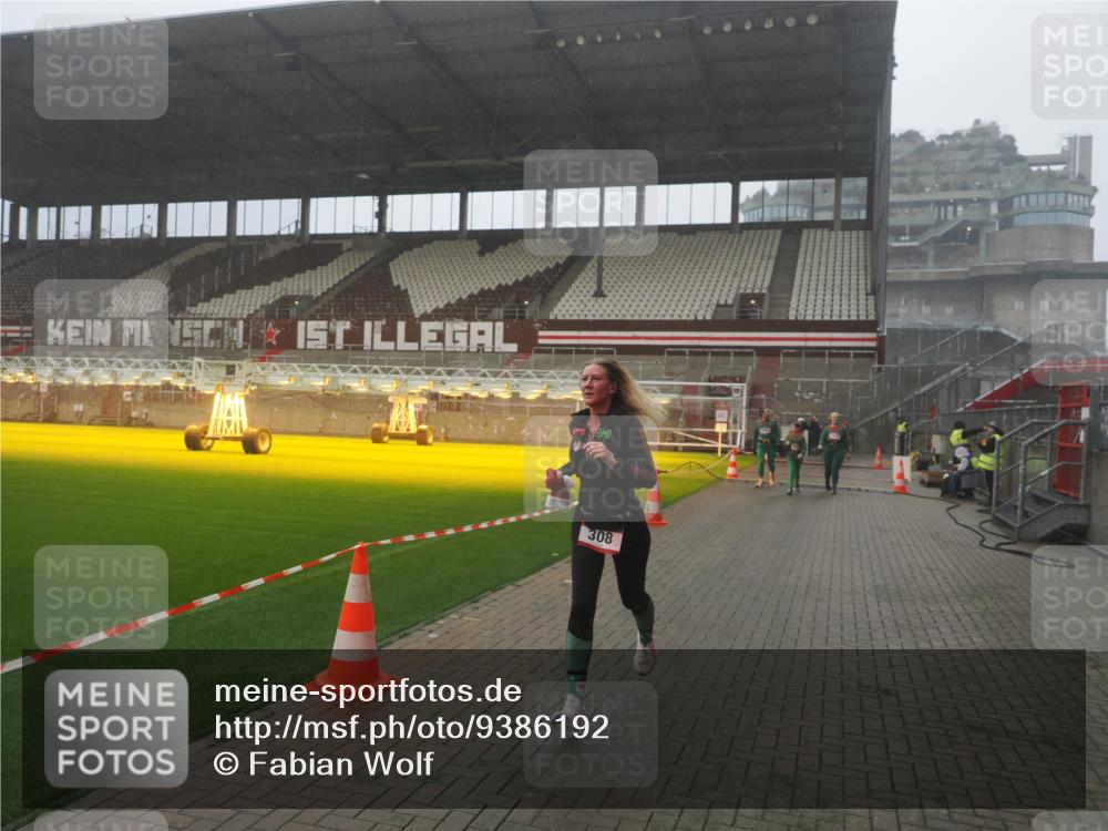 07.12.2025 - St. Pauli X-Mass-Run No. 15 Fabian Wolf http://msf.ph/oto/9386192 07.12.2025 10:15:08 Ziel 308, 762, 1363, 1869, 2666, 2667, 2668, 2883, 2891, 3741, 4001, 4004 meine-sportfotos.de