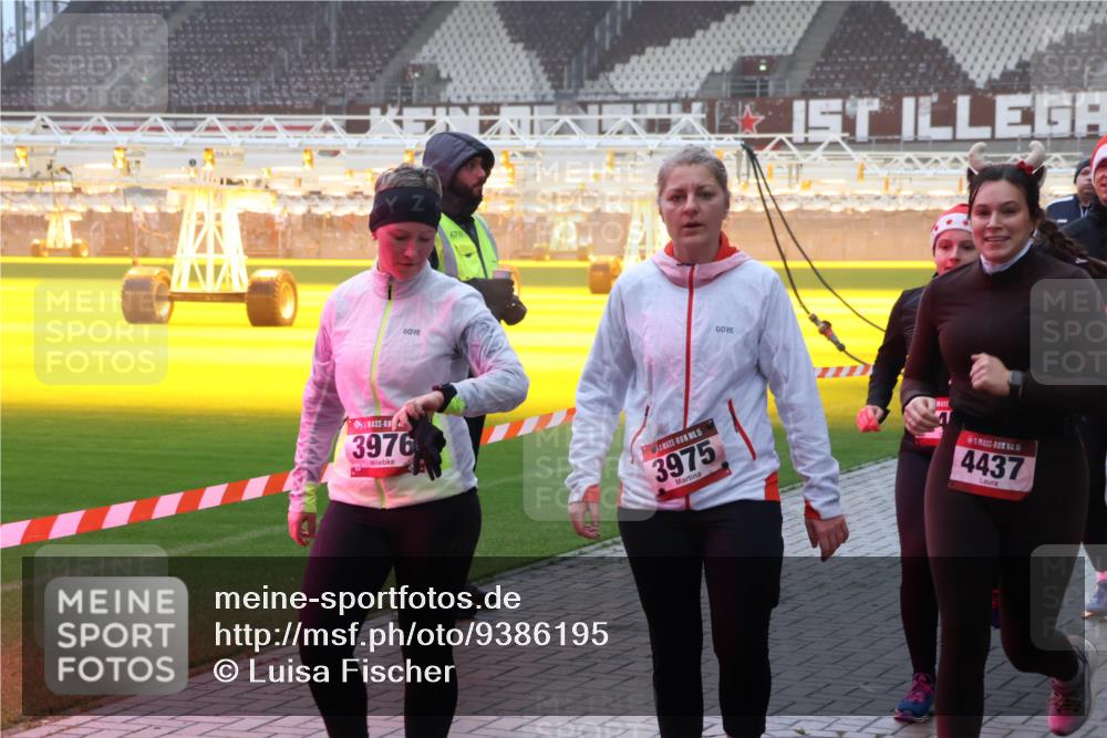 07.12.2025 - St. Pauli X-Mass-Run No. 15 Luisa Fischer http://msf.ph/oto/9386195 07.12.2025 10:19:29 Ziel 3976, 15, 3975, 5, 4437, 721, 1034, 1607, 1671, 2152, 2631, 2925, 3455, 3695, 3724, 3862, 3975, 3976, 4115, 4330, 4331, 4436, 4437, 4438, 4466, 4473, 4475, 4498, 4521, 4522, 4524, 4547 meine-sportfotos.de