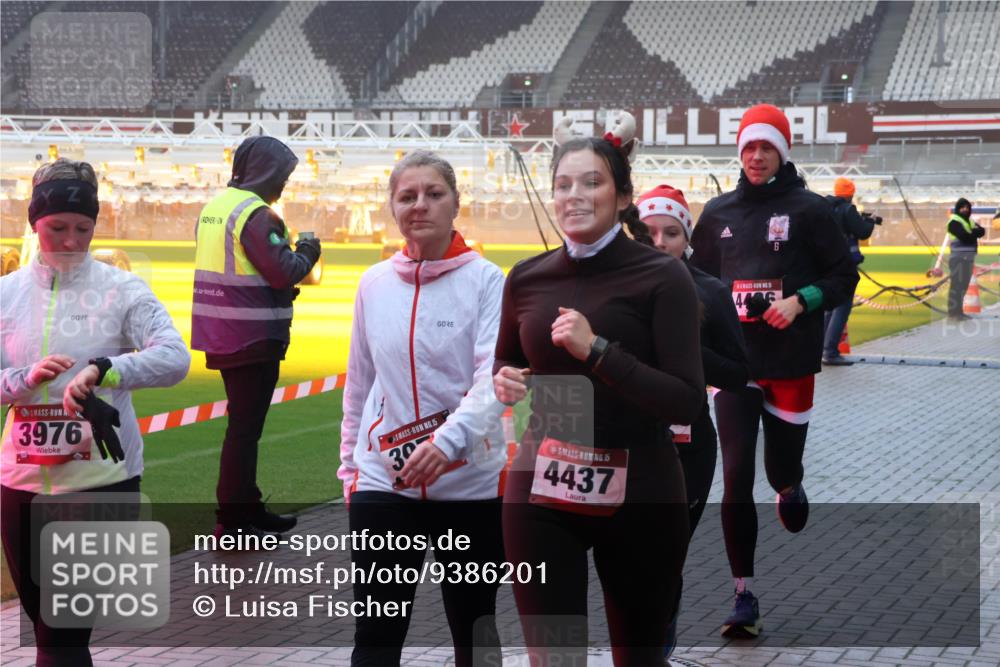 07.12.2025 - St. Pauli X-Mass-Run No. 15 Luisa Fischer http://msf.ph/oto/9386201 07.12.2025 10:19:30 Ziel 3976, 15, 30, 5, 4437, 721, 1034, 1671, 2152, 2631, 2925, 3455, 3695, 3724, 3862, 3975, 3976, 4115, 4330, 4331, 4436, 4437, 4438, 4466, 4473, 4475, 4498, 4521, 4522, 4524, 4547 meine-sportfotos.de