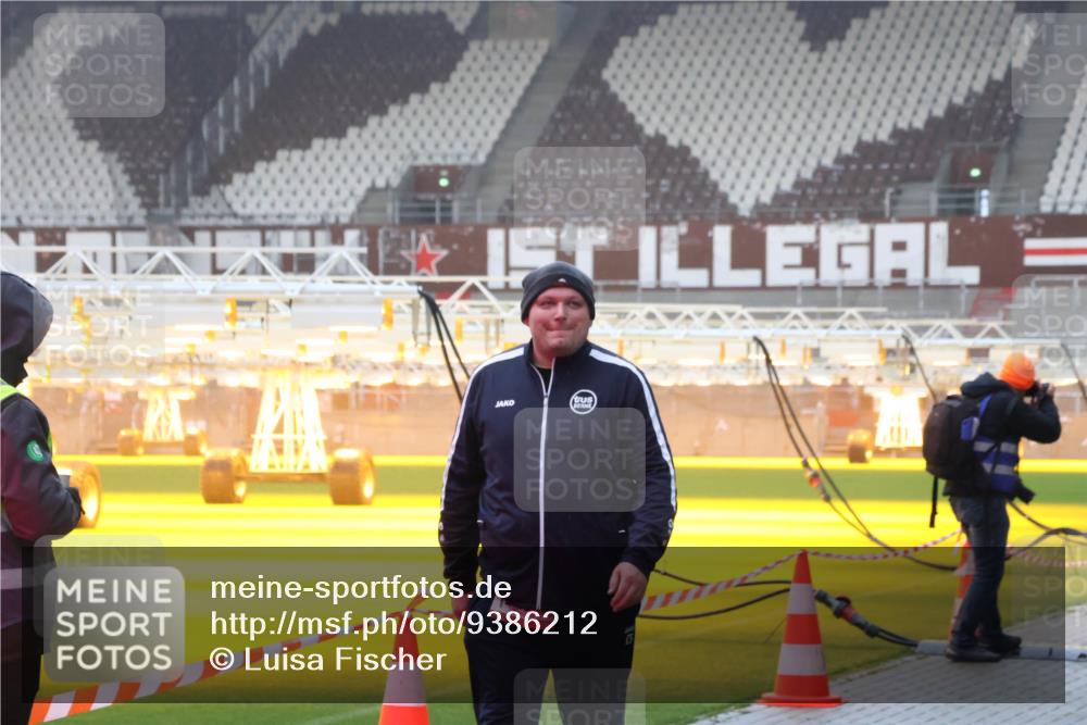 07.12.2025 - St. Pauli X-Mass-Run No. 15 Luisa Fischer http://msf.ph/oto/9386212 07.12.2025 10:19:34 Ziel 721, 1034, 2152, 3011, 3013, 3455, 3695, 3724, 3862, 3975, 3976, 4115, 4330, 4331, 4436, 4437, 4438, 4466, 4473, 4475, 4498, 4521, 4522, 4524, 4547 meine-sportfotos.de