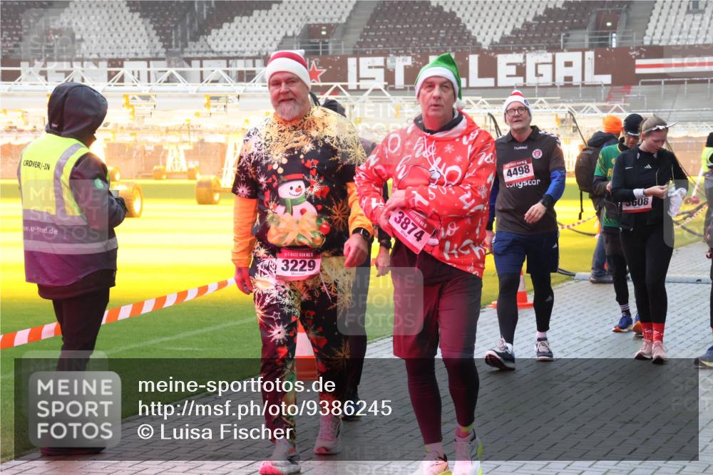 07.12.2025 - St. Pauli X-Mass-Run No. 15 Luisa Fischer http://msf.ph/oto/9386245 07.12.2025 10:19:45 Ziel 15, 3229, 3874, 4498, 608, 658, 661, 2750, 3011, 3013, 3455, 3695, 3724, 3975, 3976, 4038, 4074, 4115, 4330, 4331, 4436, 4437, 4438, 4466, 4473, 4475, 4498 meine-sportfotos.de