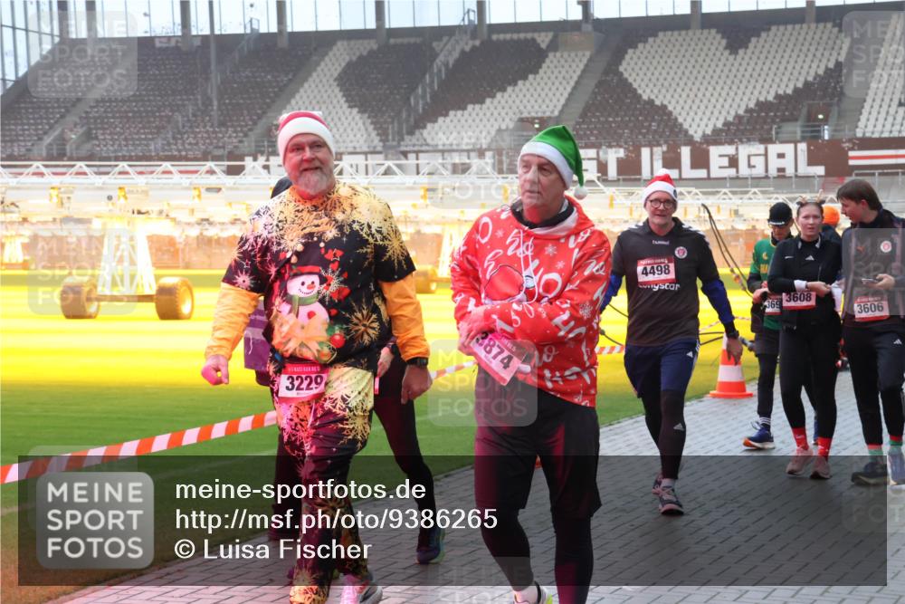 07.12.2025 - St. Pauli X-Mass-Run No. 15 Luisa Fischer http://msf.ph/oto/9386265 07.12.2025 10:19:47 Ziel 15, 3229, 15, 3874, 4498, 3608, 369, 3606, 658, 661, 2750, 3011, 3013, 3455, 3695, 3724, 3975, 3976, 4038, 4074, 4115, 4330, 4331, 4436, 4437, 4438, 4466, 4473, 4475, 4498 meine-sportfotos.de