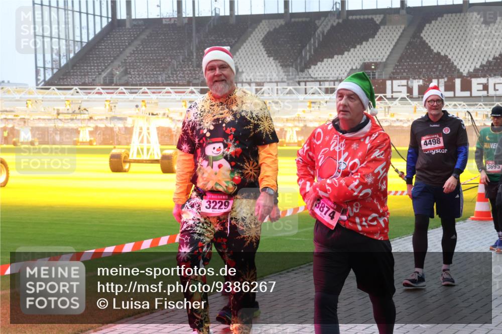 07.12.2025 - St. Pauli X-Mass-Run No. 15 Luisa Fischer http://msf.ph/oto/9386267 07.12.2025 10:19:47 Ziel 15, 3229, 3874, 4498, 3695, 658, 661, 2750, 3011, 3013, 3455, 3695, 3724, 3975, 3976, 4038, 4074, 4115, 4330, 4331, 4436, 4437, 4438, 4466, 4473, 4475, 4498 meine-sportfotos.de