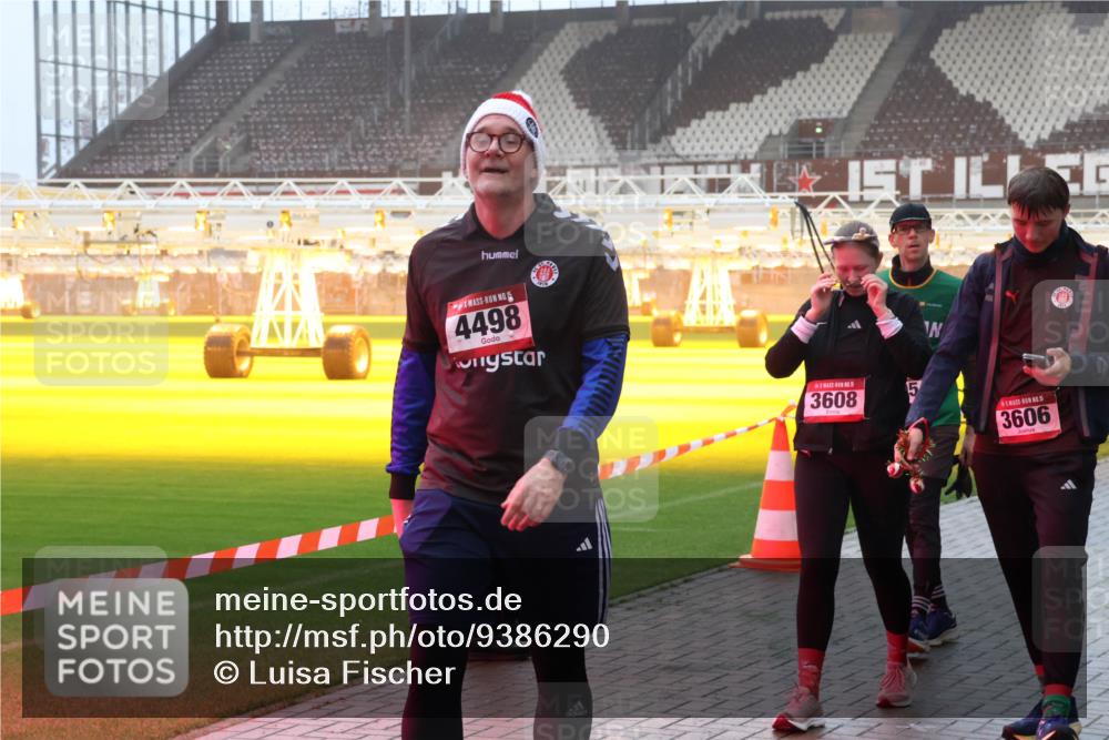 07.12.2025 - St. Pauli X-Mass-Run No. 15 Luisa Fischer http://msf.ph/oto/9386290 07.12.2025 10:19:51 Ziel 4498, 5, 3608, 5, 15, 3606, 658, 661, 2750, 3011, 3013, 3455, 3695, 3724, 3975, 3976, 4038, 4074, 4115, 4330, 4331, 4436, 4437, 4438, 4466, 4473, 4475, 4498 meine-sportfotos.de