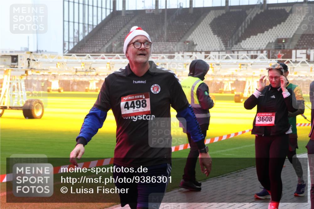 07.12.2025 - St. Pauli X-Mass-Run No. 15 Luisa Fischer http://msf.ph/oto/9386301 07.12.2025 10:19:51 Ziel 4498, 5, 3608, 658, 661, 2750, 3011, 3013, 3455, 3695, 3724, 3975, 3976, 4038, 4074, 4115, 4330, 4331, 4436, 4437, 4438, 4466, 4473, 4475, 4498 meine-sportfotos.de