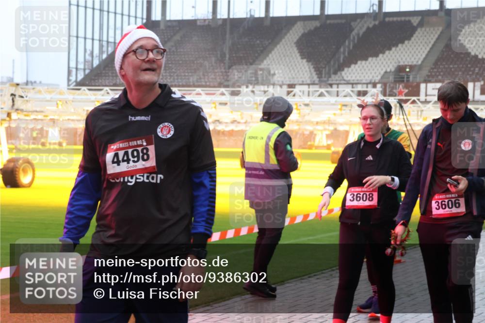 07.12.2025 - St. Pauli X-Mass-Run No. 15 Luisa Fischer http://msf.ph/oto/9386302 07.12.2025 10:19:52 Ziel 4498, 3608, 3606, 658, 661, 2750, 3011, 3013, 3455, 3695, 3724, 3975, 3976, 4038, 4074, 4115, 4330, 4331, 4436, 4437, 4438, 4466, 4473, 4475, 4498 meine-sportfotos.de