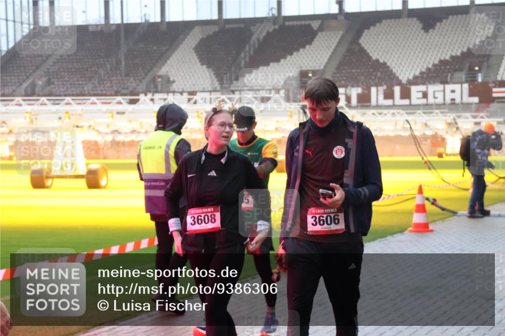 07.12.2025 - St. Pauli X-Mass-Run No. 15 Luisa Fischer http://msf.ph/oto/9386306 07.12.2025 10:19:52 Ziel 3608, 5, 3606, 658, 661, 2750, 3011, 3013, 3455, 3695, 3724, 3975, 3976, 4038, 4074, 4115, 4330, 4331, 4436, 4437, 4438, 4466, 4473, 4475, 4498 meine-sportfotos.de