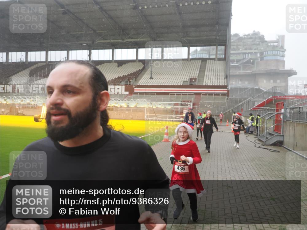 07.12.2025 - St. Pauli X-Mass-Run No. 15 Fabian Wolf http://msf.ph/oto/9386326 07.12.2025 10:15:23 Ziel 431, 436, 438, 1180, 1183, 1885, 2666, 2667, 2668, 3103, 4494, 4536 meine-sportfotos.de