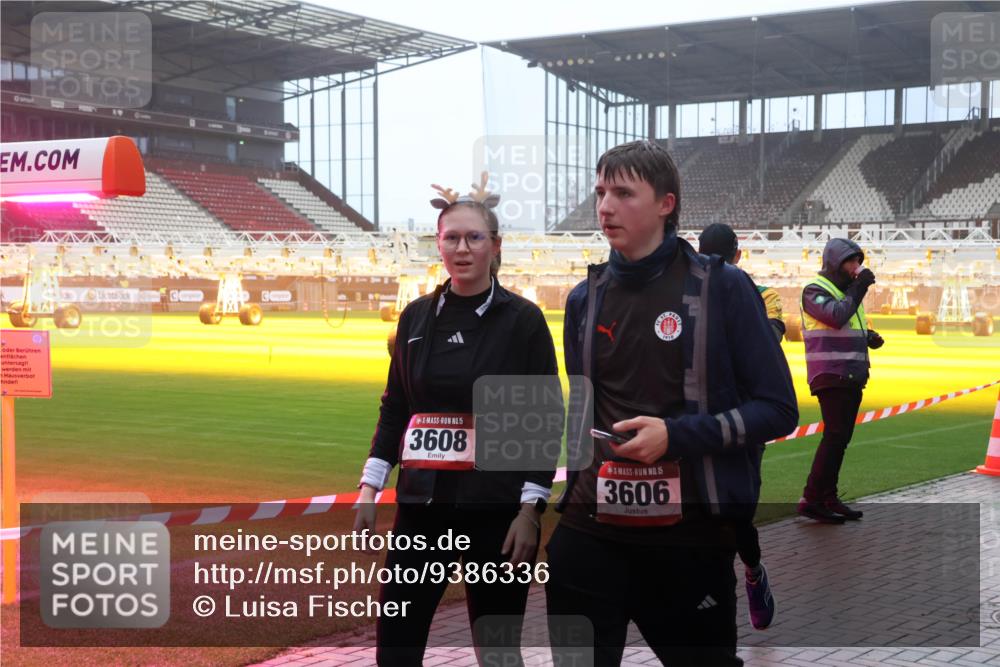 07.12.2025 - St. Pauli X-Mass-Run No. 15 Luisa Fischer http://msf.ph/oto/9386336 07.12.2025 10:19:55 Ziel 15, 3608, 15, 3606, 658, 661, 2750, 3011, 3013, 3455, 3695, 3724, 3975, 3976, 4038, 4074, 4115, 4330, 4436, 4437, 4438, 4466, 4473, 4475, 4498 meine-sportfotos.de