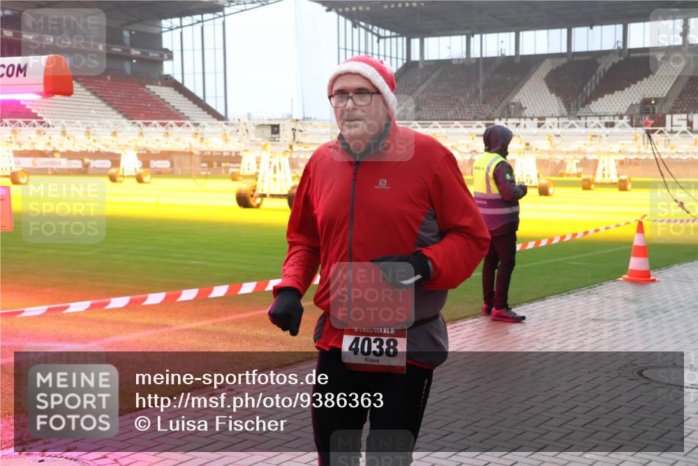07.12.2025 - St. Pauli X-Mass-Run No. 15 Luisa Fischer http://msf.ph/oto/9386363 07.12.2025 10:19:59 Ziel 15, 4038, 658, 661, 2750, 3011, 3013, 3695, 3724, 4038, 4074, 4115, 4436, 4437, 4438, 4466, 4473, 4475 meine-sportfotos.de