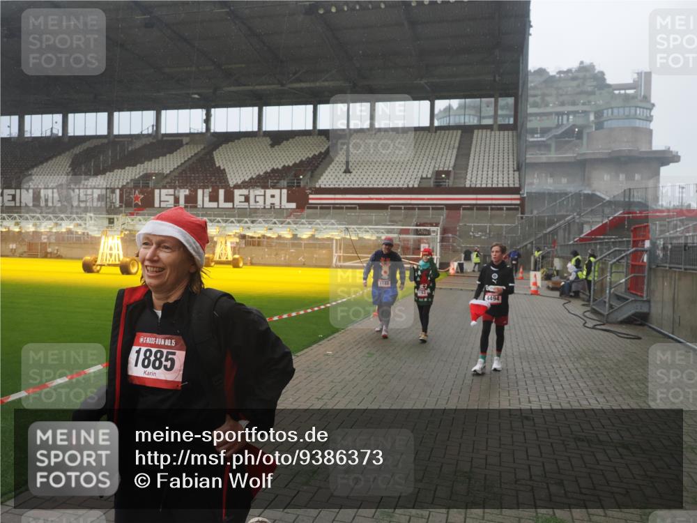07.12.2025 - St. Pauli X-Mass-Run No. 15 Fabian Wolf http://msf.ph/oto/9386373 07.12.2025 10:15:26 Ziel 431, 436, 438, 1180, 1183, 1885, 3053, 3103, 4494, 4536 meine-sportfotos.de
