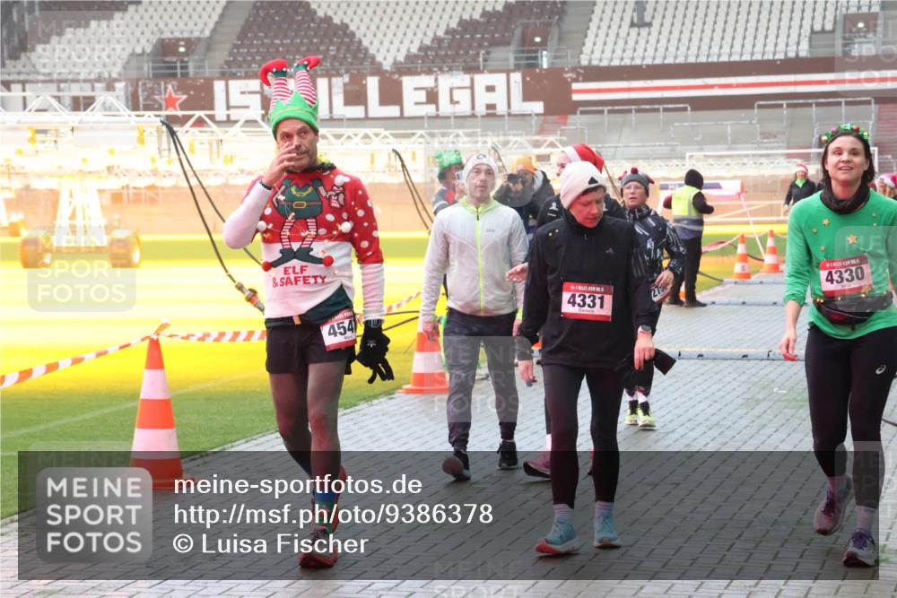07.12.2025 - St. Pauli X-Mass-Run No. 15 Luisa Fischer http://msf.ph/oto/9386378 07.12.2025 10:20:03 Ziel 454, 00, 4331, 15, 4330, 658, 661, 2750, 3011, 3013, 3695, 3893, 4038, 4074, 4115, 4466 meine-sportfotos.de