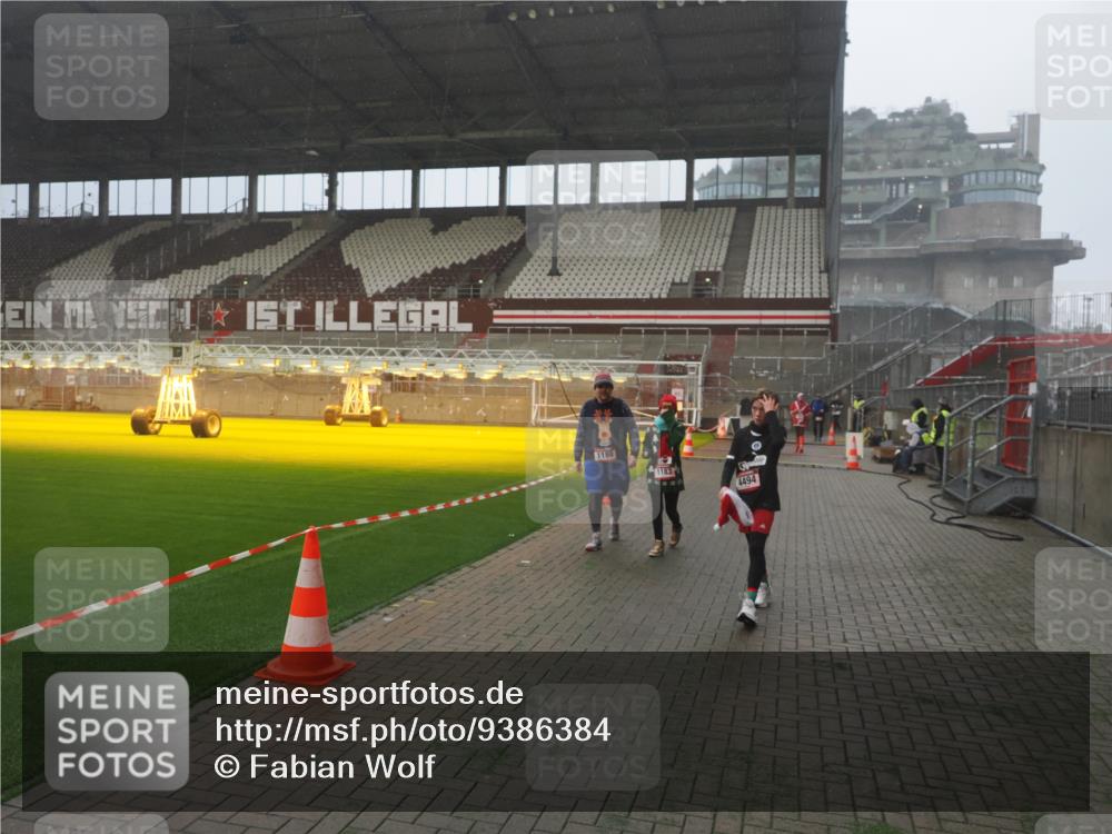 07.12.2025 - St. Pauli X-Mass-Run No. 15 Fabian Wolf http://msf.ph/oto/9386384 07.12.2025 10:15:27 Ziel 431, 436, 438, 1180, 1183, 1885, 3053, 3103, 4494, 4536 meine-sportfotos.de