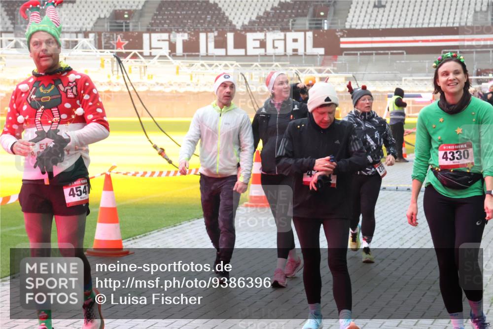07.12.2025 - St. Pauli X-Mass-Run No. 15 Luisa Fischer http://msf.ph/oto/9386396 07.12.2025 10:20:05 Ziel 4541, 273, 15, 4330, 658, 661, 2750, 3011, 3013, 3695, 3893, 4038, 4074, 4115, 4466 meine-sportfotos.de