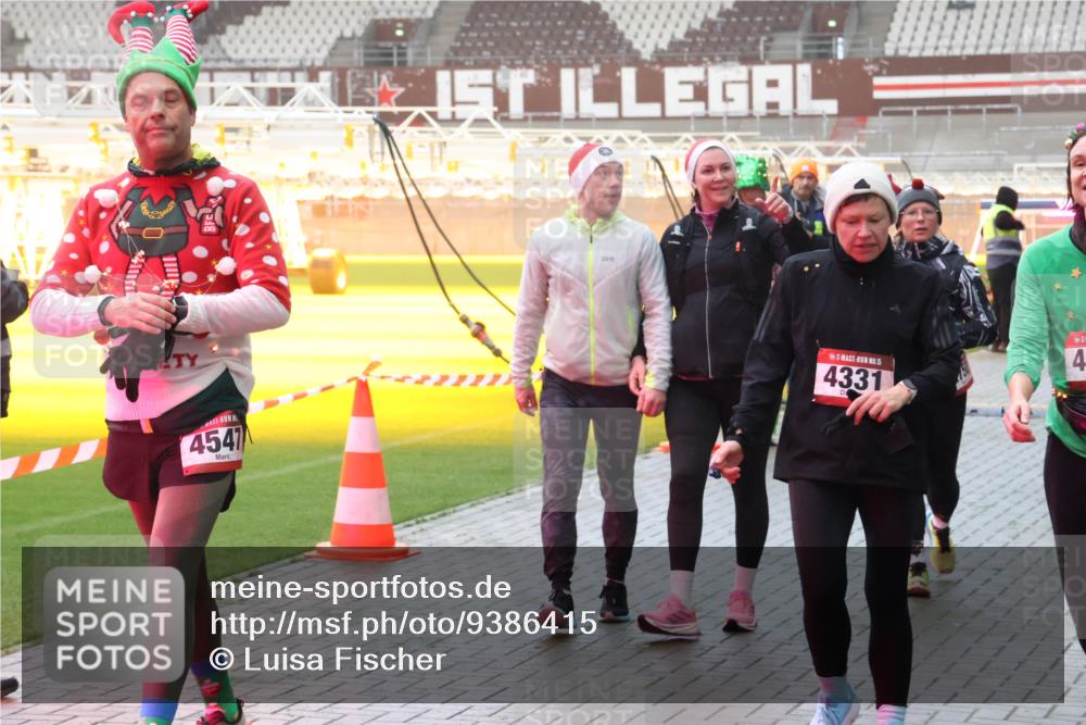 07.12.2025 - St. Pauli X-Mass-Run No. 15 Luisa Fischer http://msf.ph/oto/9386415 07.12.2025 10:20:05 Ziel 4547, 5, 4331, 4, 658, 661, 2750, 3011, 3013, 3695, 3893, 4038, 4074, 4115, 4466 meine-sportfotos.de