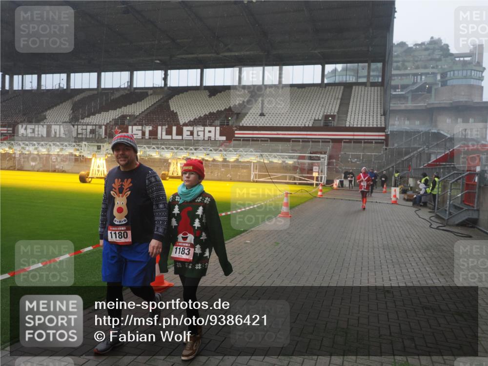 07.12.2025 - St. Pauli X-Mass-Run No. 15 Fabian Wolf http://msf.ph/oto/9386421 07.12.2025 10:15:31 Ziel 436, 1180, 1183, 1885, 2745, 3053, 3103, 4494, 4536 meine-sportfotos.de