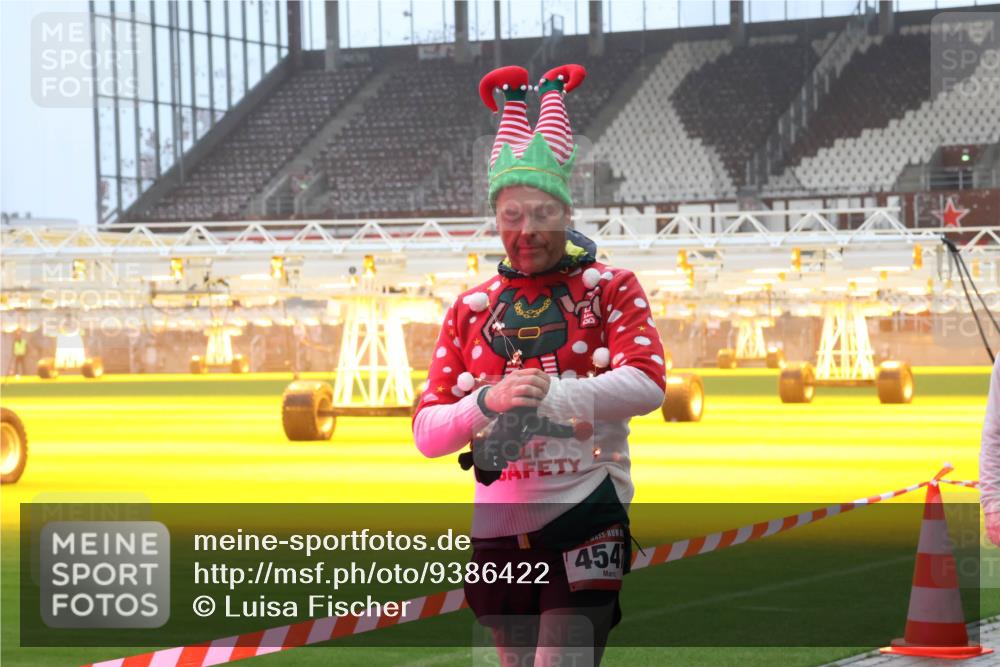 07.12.2025 - St. Pauli X-Mass-Run No. 15 Luisa Fischer http://msf.ph/oto/9386422 07.12.2025 10:20:06 Ziel 454, 658, 661, 2750, 3011, 3013, 3695, 3893, 4038, 4074, 4115, 4466 meine-sportfotos.de