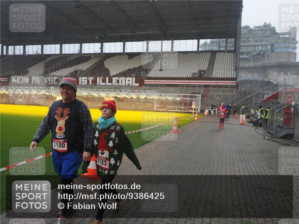 07.12.2025 - St. Pauli X-Mass-Run No. 15 Fabian Wolf http://msf.ph/oto/9386425 07.12.2025 10:15:31 Ziel 436, 1180, 1183, 1885, 2745, 3053, 3103, 4494, 4536 meine-sportfotos.de