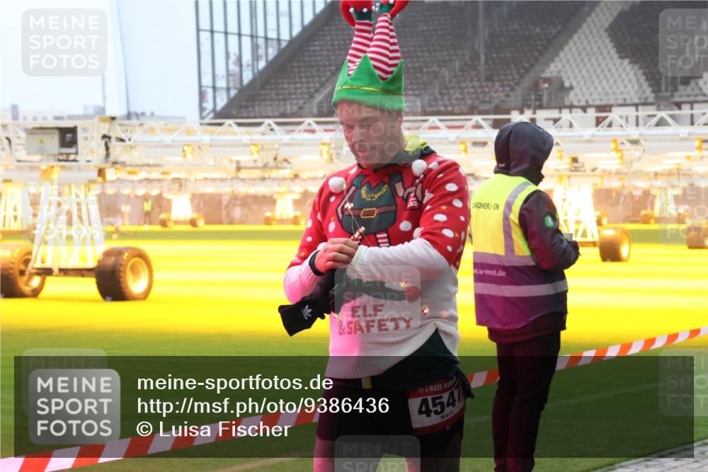 07.12.2025 - St. Pauli X-Mass-Run No. 15 Luisa Fischer http://msf.ph/oto/9386436 07.12.2025 10:20:07 Ziel 4541, 658, 661, 2750, 3011, 3013, 3695, 3893, 4038, 4074, 4115, 4466 meine-sportfotos.de