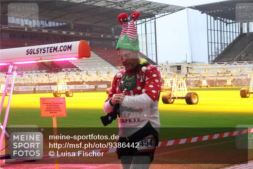 07.12.2025 - St. Pauli X-Mass-Run No. 15 Luisa Fischer http://msf.ph/oto/9386442 07.12.2025 10:20:09 Ziel 4547, 658, 661, 2238, 2750, 3011, 3013, 3695, 3846, 3893, 4038, 4074, 4115, 4466 meine-sportfotos.de