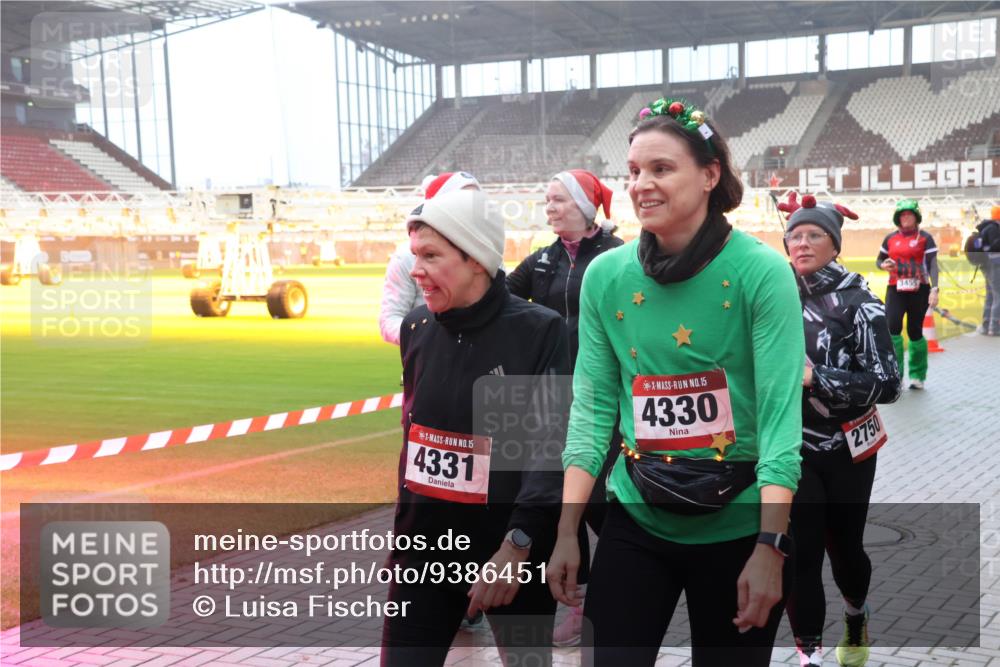 07.12.2025 - St. Pauli X-Mass-Run No. 15 Luisa Fischer http://msf.ph/oto/9386451 07.12.2025 10:20:10 Ziel 15, 4331, 15, 4330, 2750, 3455, 658, 661, 2238, 2750, 3011, 3013, 3695, 3846, 3871, 3893, 4038, 4074, 4115, 4466 meine-sportfotos.de