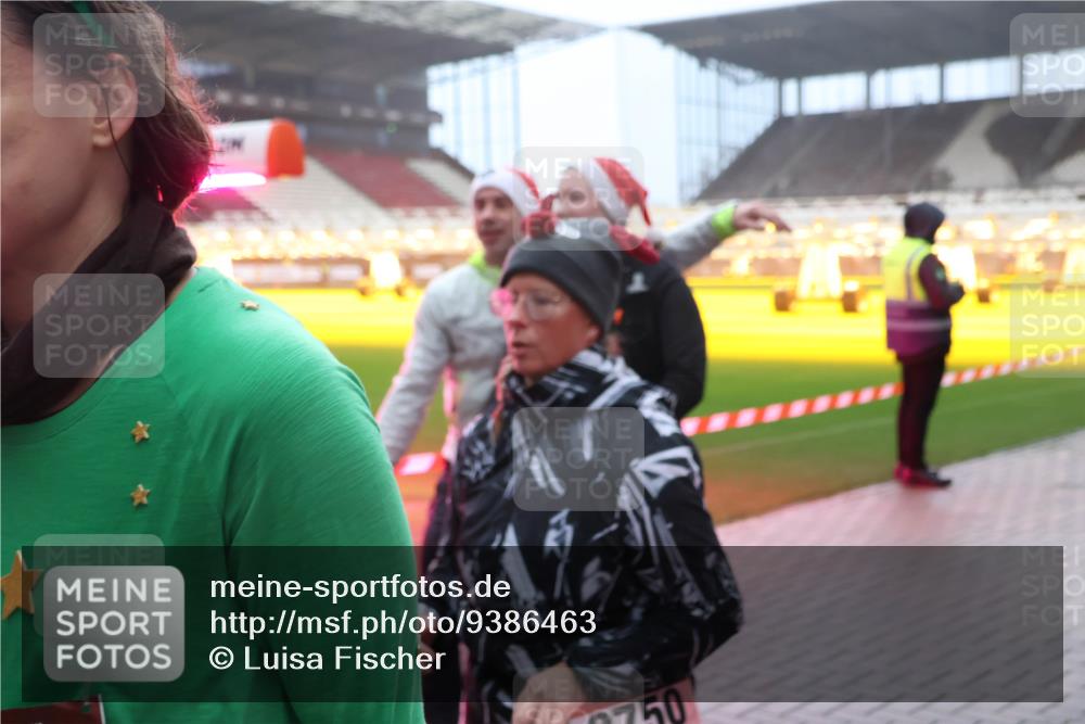 07.12.2025 - St. Pauli X-Mass-Run No. 15 Luisa Fischer http://msf.ph/oto/9386463 07.12.2025 10:20:12 Ziel 658, 661, 1364, 1903, 2238, 2750, 2751, 3011, 3013, 3695, 3846, 3871, 3893, 4038, 4074, 4115, 4466 meine-sportfotos.de