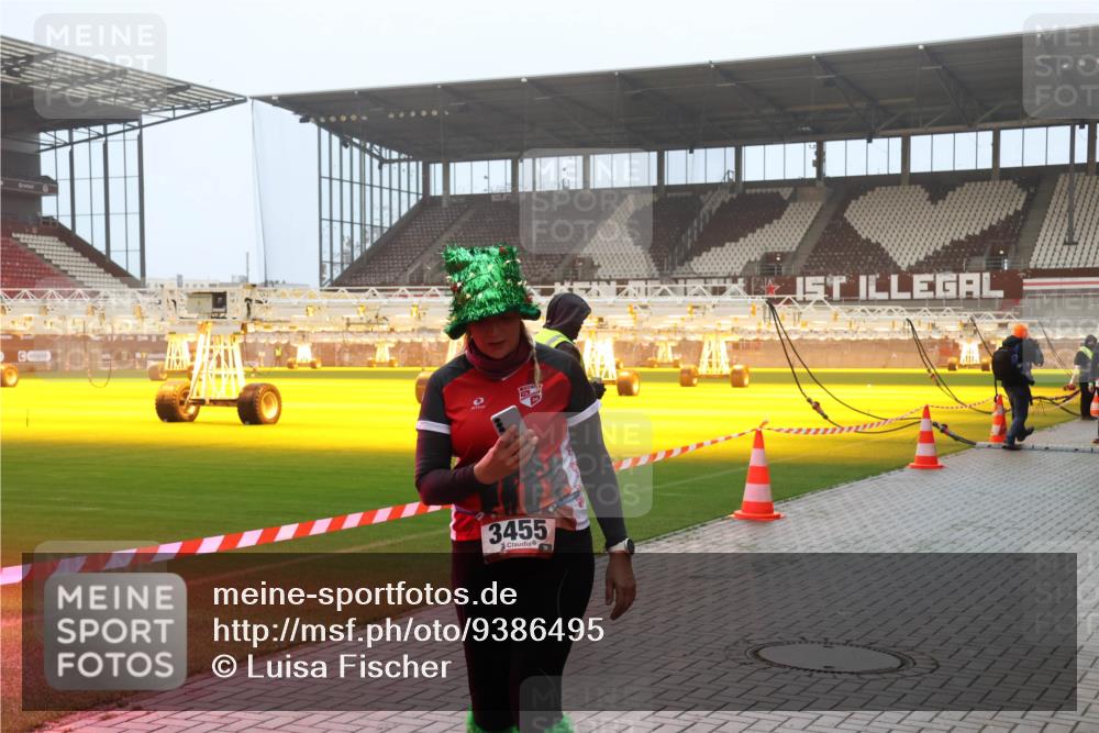 07.12.2025 - St. Pauli X-Mass-Run No. 15 Luisa Fischer http://msf.ph/oto/9386495 07.12.2025 10:20:20 Ziel 3455, 459, 658, 661, 1364, 1553, 1903, 2238, 2750, 2751, 2855, 3011, 3013, 3846, 3871, 3893, 4038, 4042, 4071, 4074, 4503 meine-sportfotos.de