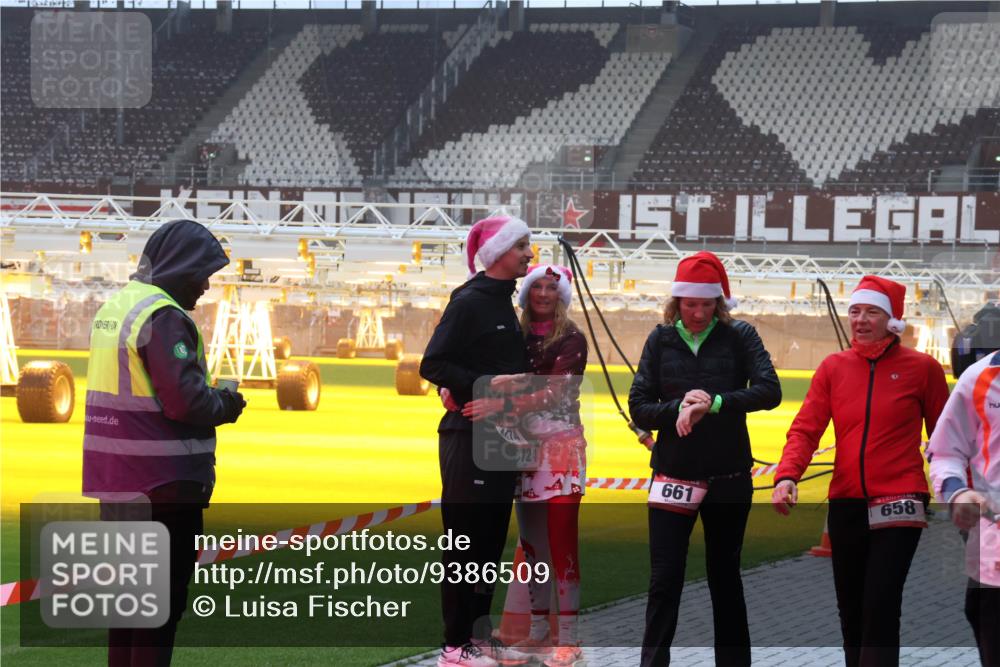 07.12.2025 - St. Pauli X-Mass-Run No. 15 Luisa Fischer http://msf.ph/oto/9386509 07.12.2025 10:20:33 Ziel 661, 658, 447, 452, 459, 1364, 1553, 1903, 2238, 2751, 2855, 3473, 3832, 3846, 3871, 3893, 4042, 4071, 4116, 4503, 4523 meine-sportfotos.de