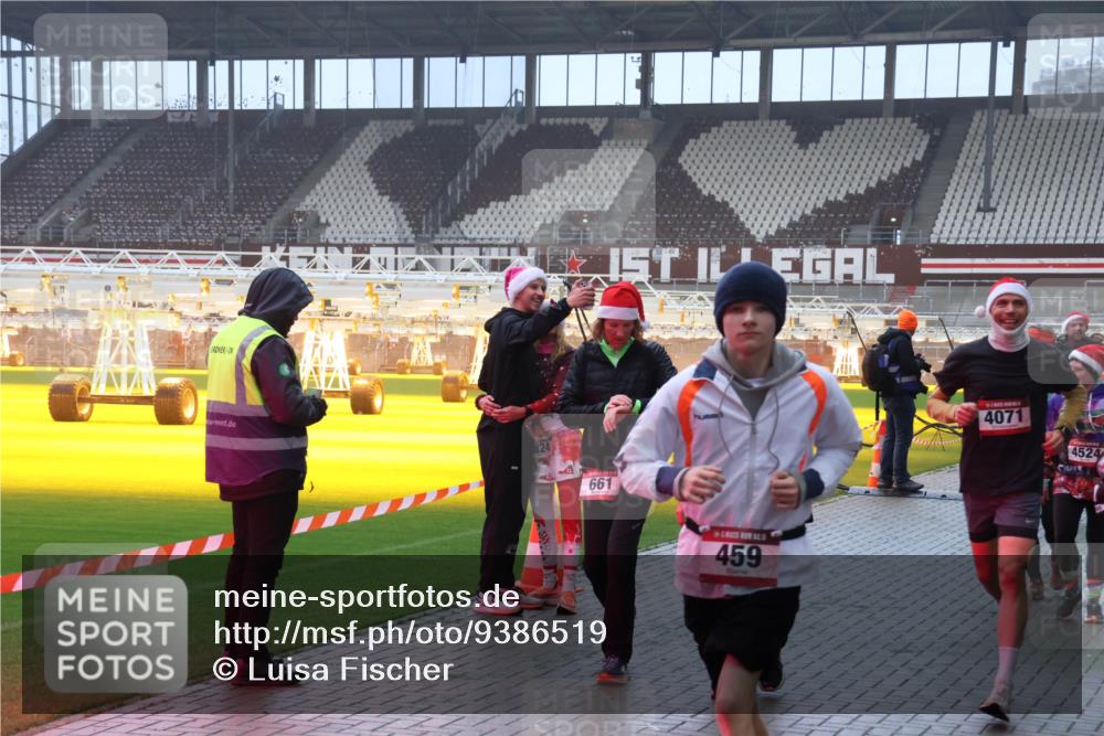 07.12.2025 - St. Pauli X-Mass-Run No. 15 Luisa Fischer http://msf.ph/oto/9386519 07.12.2025 10:20:33 Ziel 24, 661, 459, 4071, 4524, 447, 452, 459, 1364, 1553, 1903, 2238, 2751, 2855, 3473, 3832, 3846, 3871, 3893, 4042, 4071, 4116, 4503, 4523 meine-sportfotos.de