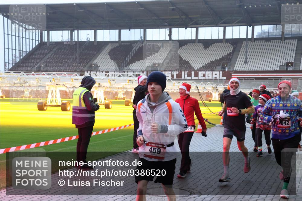 07.12.2025 - St. Pauli X-Mass-Run No. 15 Luisa Fischer http://msf.ph/oto/9386520 07.12.2025 10:20:34 Ziel 15, 459, 58, 40, 7770, 042, 447, 452, 459, 461, 478, 1364, 1553, 1903, 2187, 2238, 2751, 2855, 3473, 3832, 3846, 3871, 3893, 4042, 4071, 4116, 4503, 4523 meine-sportfotos.de
