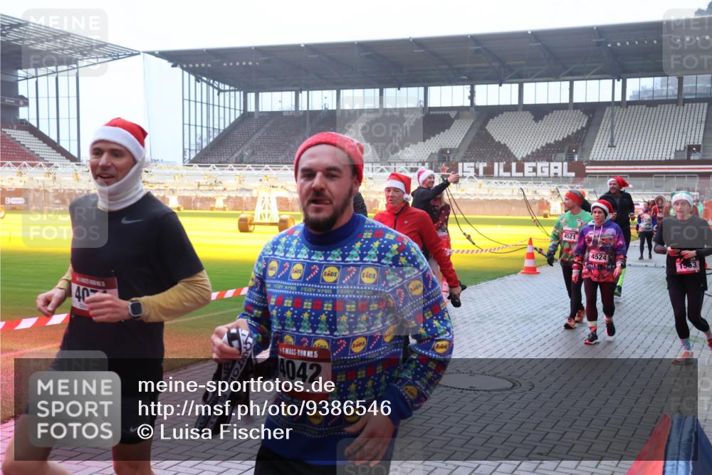 07.12.2025 - St. Pauli X-Mass-Run No. 15 Luisa Fischer http://msf.ph/oto/9386546 07.12.2025 10:20:36 Ziel 40, 1401, 15, 4042, 2401, 2302, 4521, 4524, 1553, 447, 452, 459, 461, 478, 1364, 1553, 1903, 2187, 2238, 2751, 2855, 3473, 3832, 3846, 3871, 3893, 4042, 4071, 4116, 4503, 4523 meine-sportfotos.de