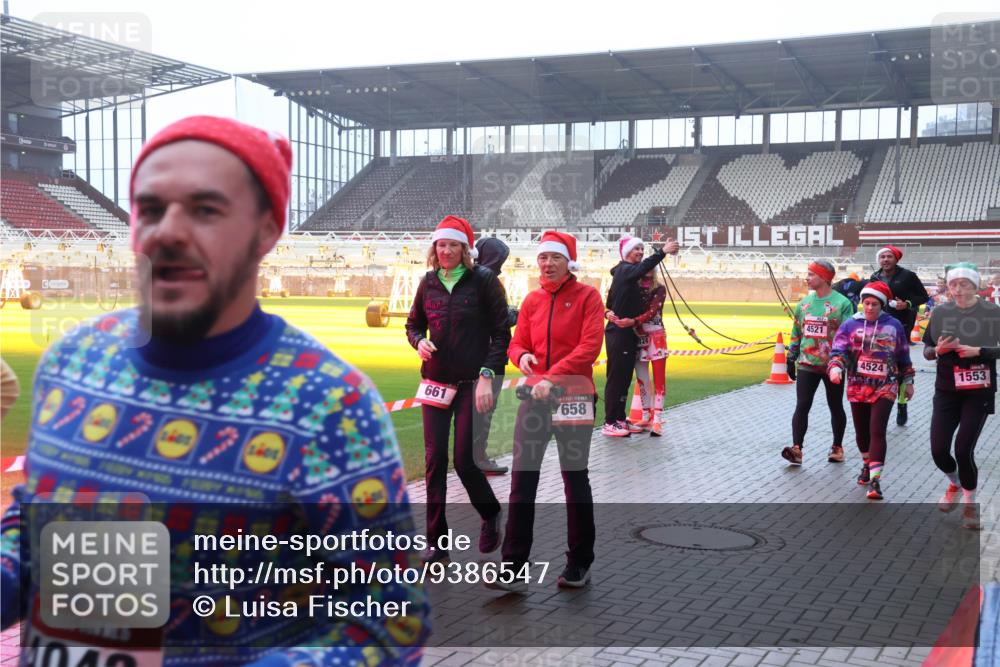 07.12.2025 - St. Pauli X-Mass-Run No. 15 Luisa Fischer http://msf.ph/oto/9386547 07.12.2025 10:20:36 Ziel 661, 658, 4521, 4524, 215, 1553, 447, 452, 459, 461, 478, 1364, 1553, 1903, 2187, 2238, 2751, 2855, 3473, 3832, 3846, 3871, 3893, 4042, 4071, 4116, 4503, 4523 meine-sportfotos.de