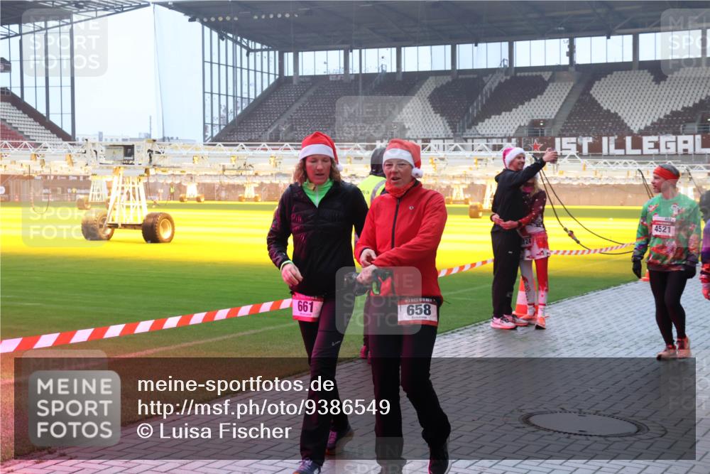 07.12.2025 - St. Pauli X-Mass-Run No. 15 Luisa Fischer http://msf.ph/oto/9386549 07.12.2025 10:20:36 Ziel 661, 658, 4521, 447, 452, 459, 461, 478, 1364, 1553, 1903, 2187, 2238, 2751, 2855, 3473, 3832, 3846, 3871, 3893, 4042, 4071, 4116, 4503, 4523 meine-sportfotos.de