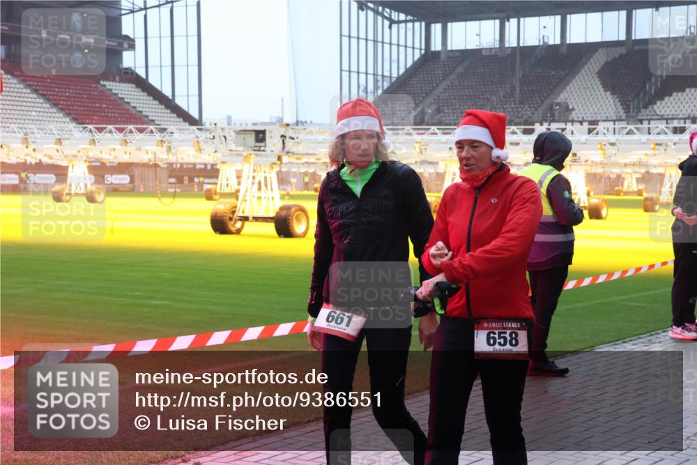 07.12.2025 - St. Pauli X-Mass-Run No. 15 Luisa Fischer http://msf.ph/oto/9386551 07.12.2025 10:20:37 Ziel 661, 15, 658, 447, 452, 459, 461, 478, 1364, 1553, 1903, 2187, 2238, 2751, 2855, 3473, 3832, 3846, 3871, 3893, 4042, 4071, 4116, 4503, 4523 meine-sportfotos.de