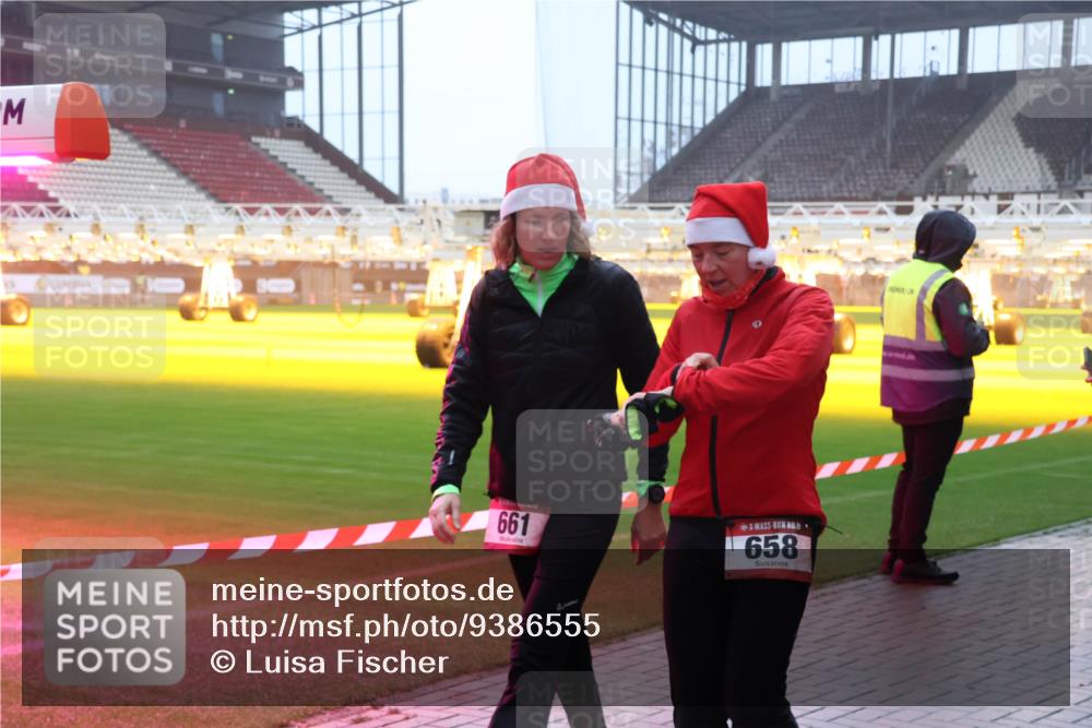 07.12.2025 - St. Pauli X-Mass-Run No. 15 Luisa Fischer http://msf.ph/oto/9386555 07.12.2025 10:20:37 Ziel 661, 5, 658, 447, 452, 459, 461, 478, 1364, 1553, 1903, 2187, 2238, 2751, 2855, 3473, 3832, 3846, 3871, 3893, 4042, 4071, 4116, 4503, 4523 meine-sportfotos.de