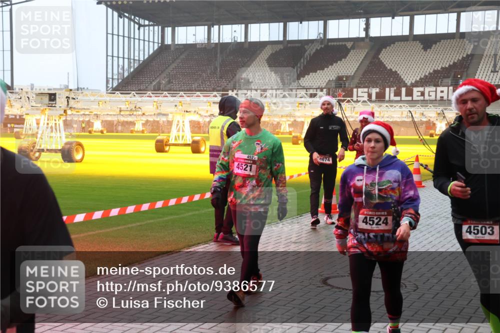 07.12.2025 - St. Pauli X-Mass-Run No. 15 Luisa Fischer http://msf.ph/oto/9386577 07.12.2025 10:20:39 Ziel 452, 4521, 074, 4524, 4503, 447, 452, 459, 461, 478, 1364, 1553, 1903, 2187, 2238, 2751, 2855, 3473, 3832, 3846, 3871, 3893, 4042, 4071, 4116, 4490, 4503, 4523 meine-sportfotos.de