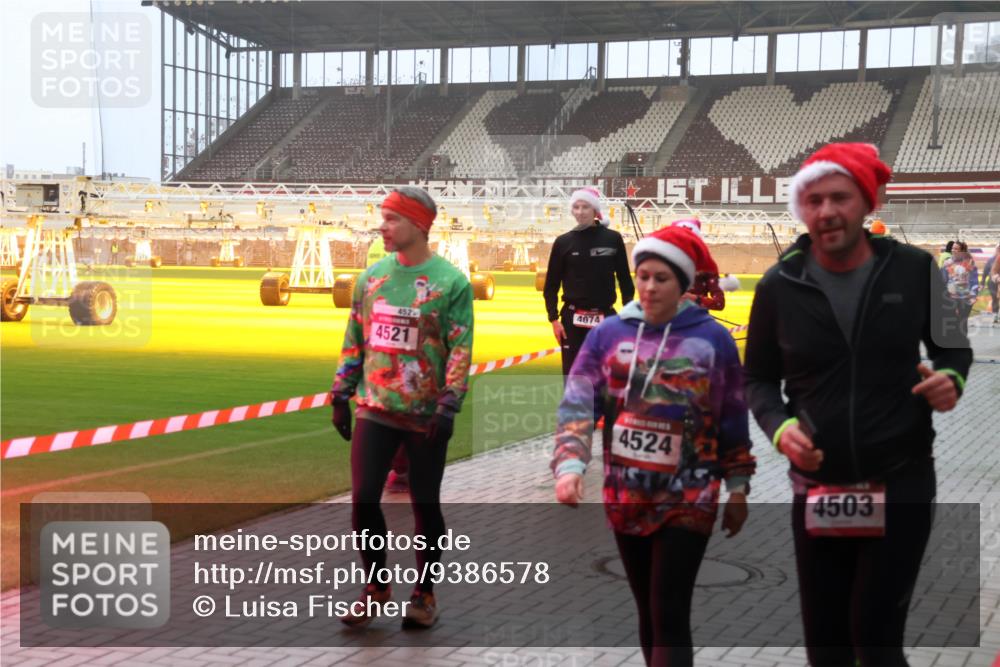 07.12.2025 - St. Pauli X-Mass-Run No. 15 Luisa Fischer http://msf.ph/oto/9386578 07.12.2025 10:20:40 Ziel 452, 4521, 4074, 4524, 4503, 447, 452, 459, 461, 478, 1364, 1553, 1903, 2187, 2238, 2751, 2855, 3473, 3832, 3846, 3871, 3893, 4042, 4071, 4116, 4490, 4503, 4523 meine-sportfotos.de