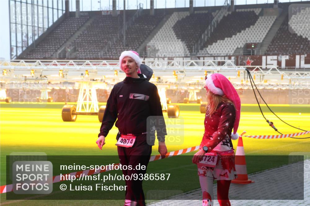 07.12.2025 - St. Pauli X-Mass-Run No. 15 Luisa Fischer http://msf.ph/oto/9386587 07.12.2025 10:20:42 Ziel 15, 4074, 724, 447, 452, 459, 461, 478, 1364, 1553, 1903, 2187, 2238, 2751, 2855, 3473, 3832, 3846, 3871, 3893, 4042, 4071, 4116, 4490, 4503, 4523 meine-sportfotos.de