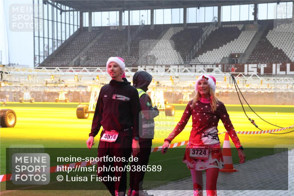 07.12.2025 - St. Pauli X-Mass-Run No. 15 Luisa Fischer http://msf.ph/oto/9386589 07.12.2025 10:20:42 Ziel 5, 4074, 15, 3724, 447, 452, 459, 461, 478, 1364, 1553, 1903, 2187, 2238, 2751, 2855, 3473, 3832, 3846, 3871, 3893, 4042, 4071, 4116, 4490, 4503, 4523 meine-sportfotos.de