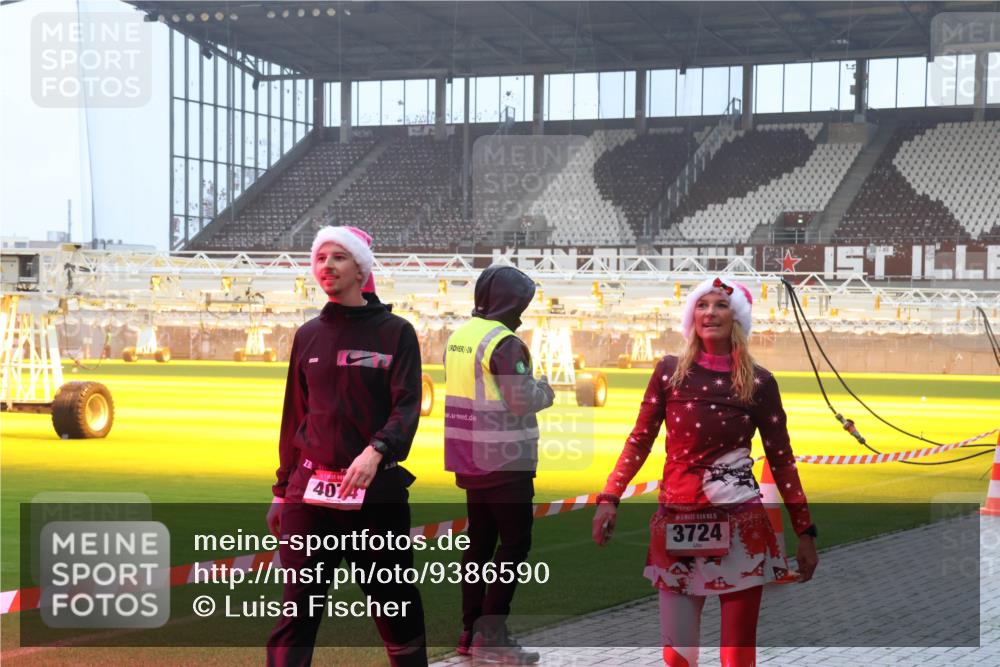 07.12.2025 - St. Pauli X-Mass-Run No. 15 Luisa Fischer http://msf.ph/oto/9386590 07.12.2025 10:20:43 Ziel 407, 15, 3724, 447, 452, 459, 461, 478, 1364, 1553, 1903, 2187, 2238, 2751, 2855, 3473, 3832, 3846, 3871, 3893, 4042, 4071, 4116, 4490, 4503, 4523 meine-sportfotos.de