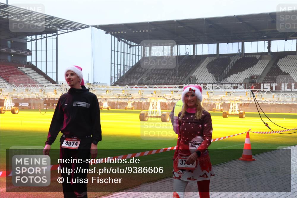 07.12.2025 - St. Pauli X-Mass-Run No. 15 Luisa Fischer http://msf.ph/oto/9386606 07.12.2025 10:20:44 Ziel 4074, 37, 447, 452, 459, 461, 478, 1364, 1553, 1903, 2187, 2238, 2751, 2855, 3473, 3832, 3846, 3871, 3893, 4042, 4071, 4116, 4490, 4503, 4523 meine-sportfotos.de