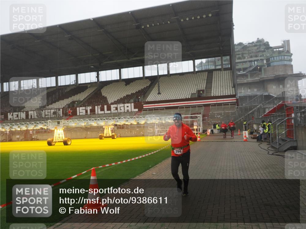 07.12.2025 - St. Pauli X-Mass-Run No. 15 Fabian Wolf http://msf.ph/oto/9386611 07.12.2025 10:16:14 Ziel 394, 1328, 2743 meine-sportfotos.de