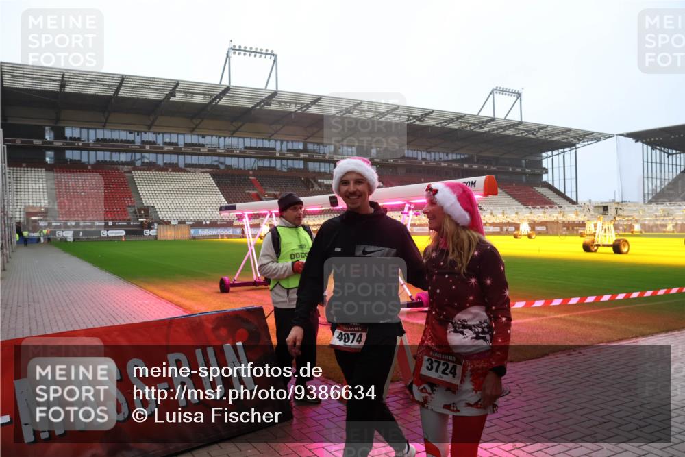 07.12.2025 - St. Pauli X-Mass-Run No. 15 Luisa Fischer http://msf.ph/oto/9386634 07.12.2025 10:20:47 Ziel 4074, 3724, 447, 452, 459, 461, 478, 1016, 1076, 1364, 1466, 1553, 1903, 2187, 2238, 2751, 2855, 3473, 3832, 3846, 3871, 3893, 4042, 4071, 4116, 4490, 4503, 4523 meine-sportfotos.de