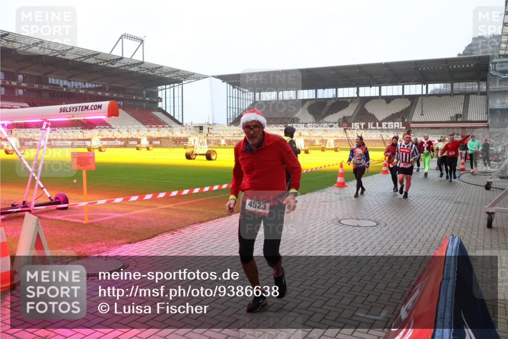 07.12.2025 - St. Pauli X-Mass-Run No. 15 Luisa Fischer http://msf.ph/oto/9386638 07.12.2025 10:20:49 Ziel 4523, 447, 452, 459, 461, 478, 1016, 1076, 1364, 1466, 1553, 1903, 2187, 2238, 2751, 2855, 3473, 3832, 3846, 3871, 3893, 4042, 4071, 4116, 4490, 4503, 4517, 4523 meine-sportfotos.de