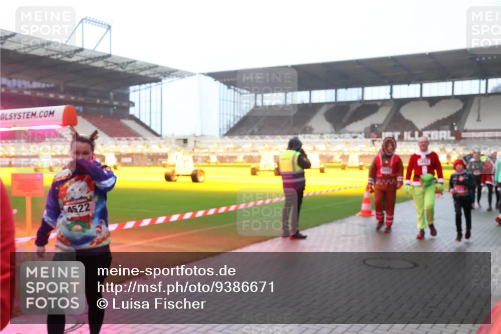 07.12.2025 - St. Pauli X-Mass-Run No. 15 Luisa Fischer http://msf.ph/oto/9386671 07.12.2025 10:20:56 Ziel 4522, 392, 447, 452, 459, 461, 478, 1016, 1076, 1364, 1466, 1553, 1903, 2187, 2238, 2751, 2855, 3473, 3832, 3846, 3871, 4042, 4071, 4116, 4490, 4503, 4517, 4523 meine-sportfotos.de