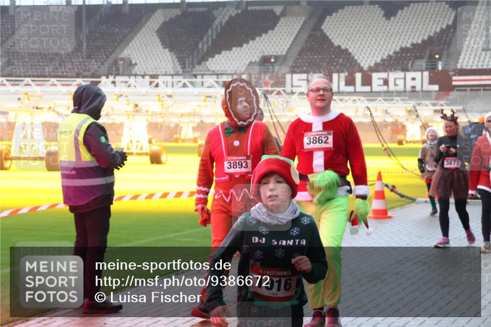 07.12.2025 - St. Pauli X-Mass-Run No. 15 Luisa Fischer http://msf.ph/oto/9386672 07.12.2025 10:20:57 Ziel 3893, 5, 1016, 3862, 3871, 392, 447, 452, 459, 461, 478, 1016, 1076, 1364, 1466, 1553, 1903, 2187, 2751, 2799, 2855, 3473, 3832, 3846, 3871, 4042, 4071, 4116, 4490, 4503, 4517, 4523 meine-sportfotos.de