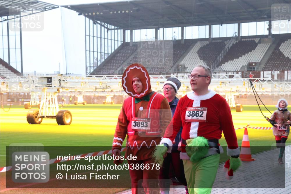 07.12.2025 - St. Pauli X-Mass-Run No. 15 Luisa Fischer http://msf.ph/oto/9386678 07.12.2025 10:20:59 Ziel 15, 3893, 15, 3862, 1076, 392, 447, 452, 459, 461, 478, 1016, 1076, 1364, 1466, 1553, 1903, 2187, 2751, 2799, 2855, 3473, 3832, 4042, 4071, 4116, 4490, 4503, 4517, 4523 meine-sportfotos.de
